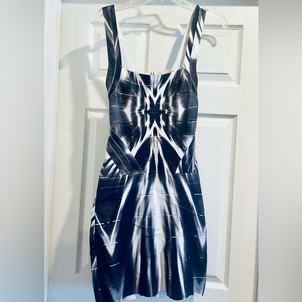 Bebe Bandage Vertigo Print Dress - Picture 2 of 5